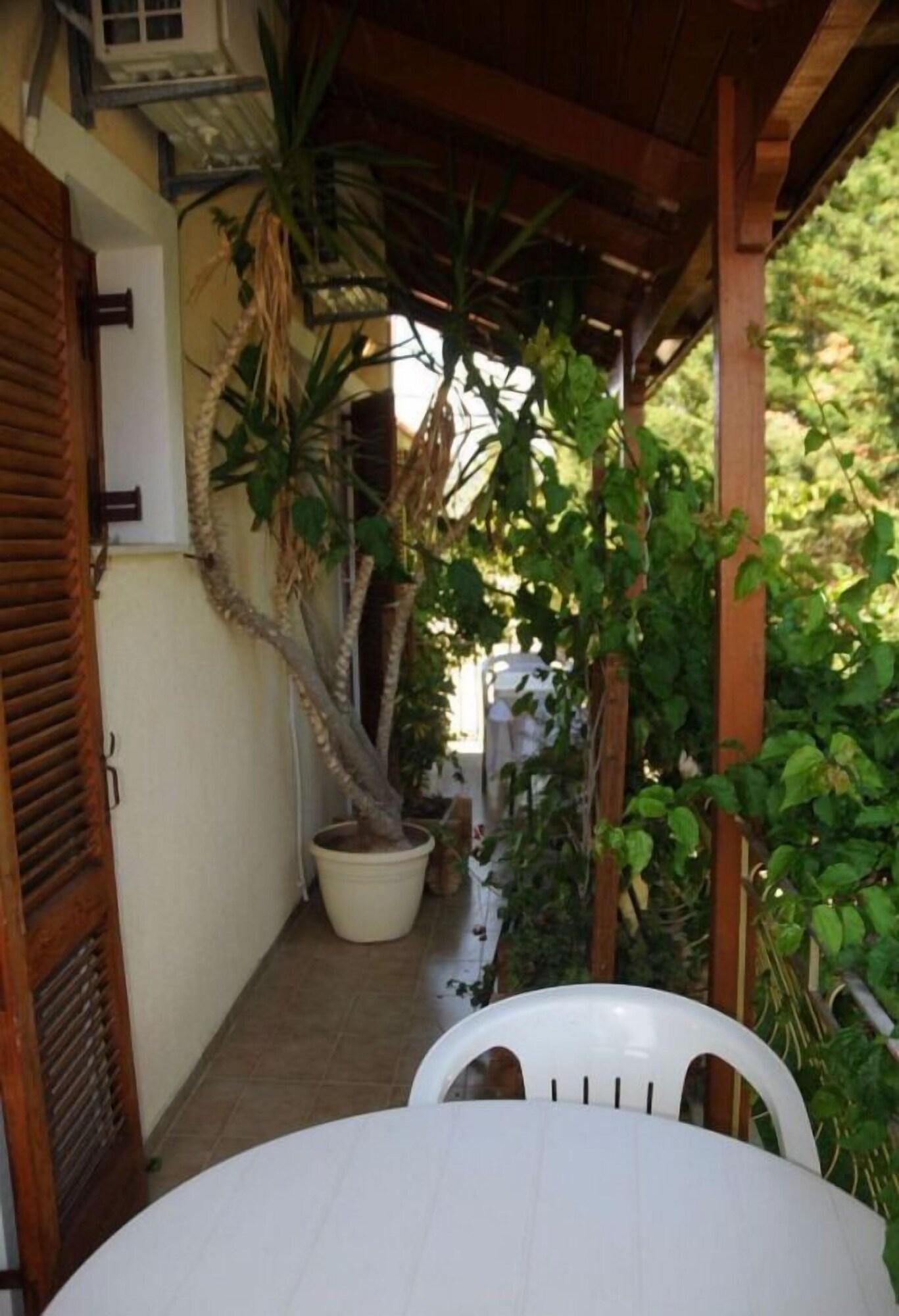 Helena'S Studios Livathos  Exterior photo